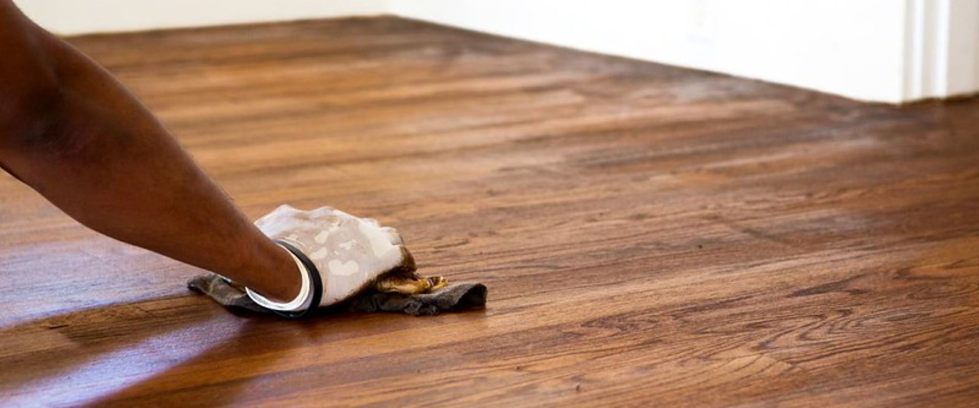 Expert Floor Waxing Services: Choosing The Right Commercial Cleaner In Minneapolis For Hardwood Floors